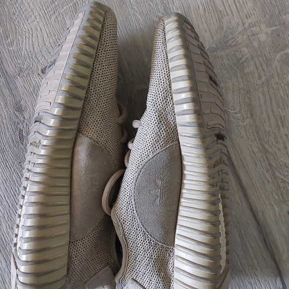 YZY 350 - Picture 3 of 3